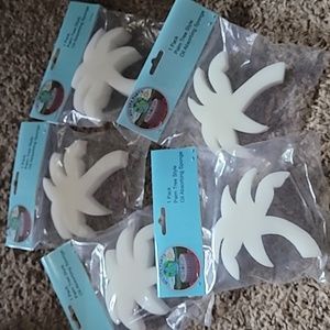 5 oil absorbing sponges